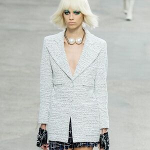 New Chanel Jacket Fantasy Tweed White/Black 14S Size 34